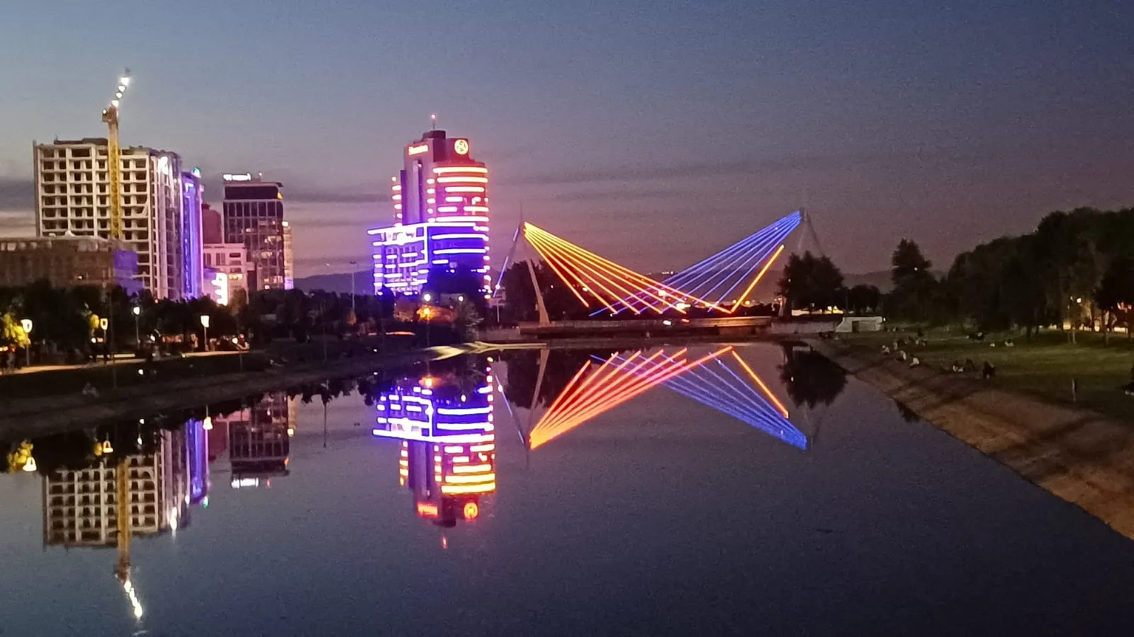 Photo of a bridge and lake.